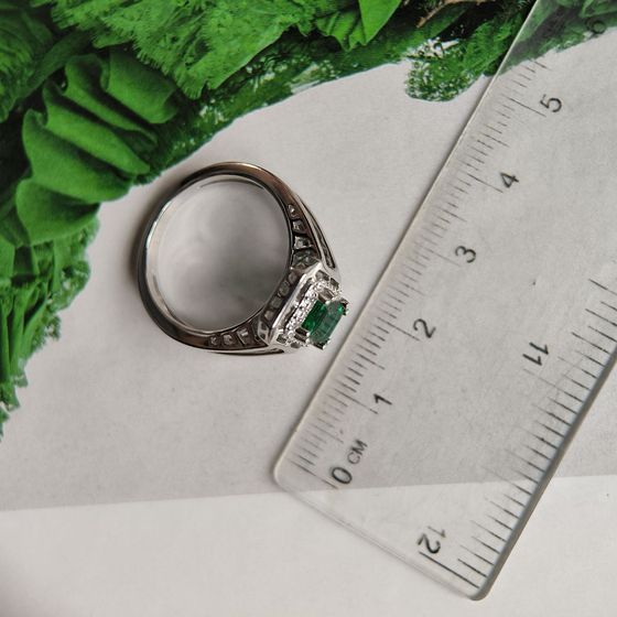 Серебряное кольцо с изумрудом nano 1.067ct