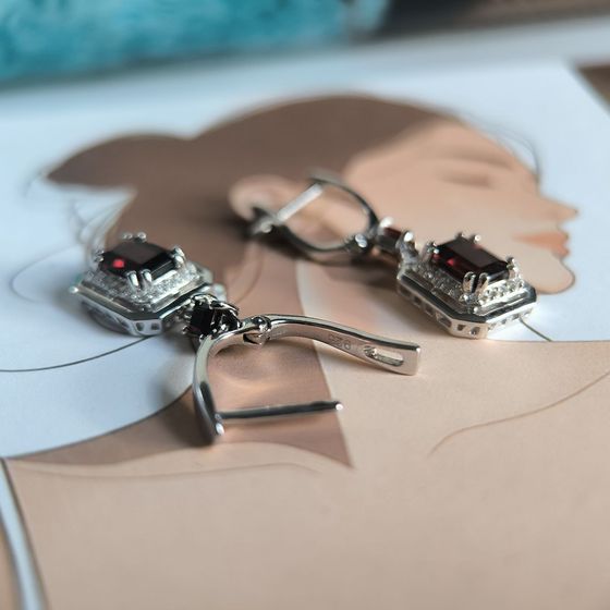 Серебряные серьги с гранатом 3.301ct