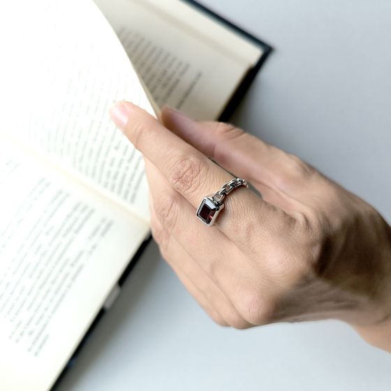 Серебряное кольцо с гранатом 1.792ct