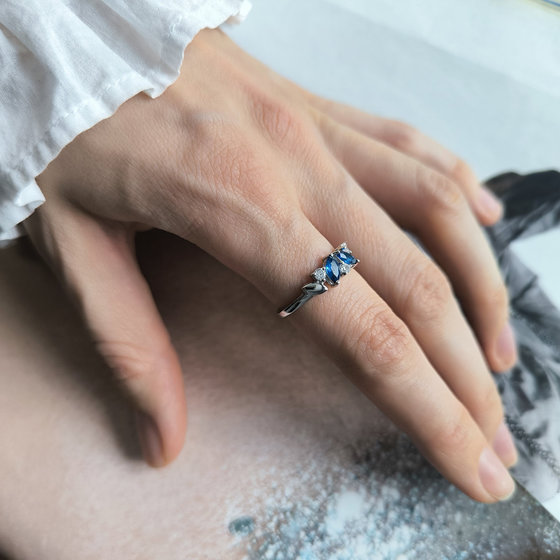 Серебряное кольцо с сапфиром nano