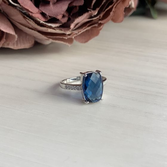 Серебряное кольцо с топазом Лондон Блю 2.79ct