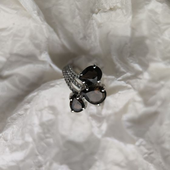 Серебряное кольцо с раухтопазом (дымчатым кварцем) 3.192ct, фианитами