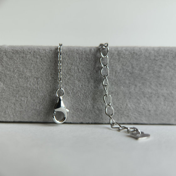 Серебряное колье с фианитами