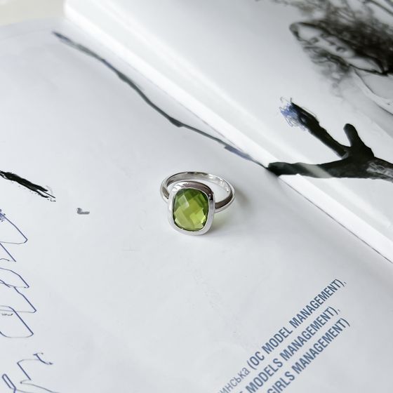 Серебряное кольцо с хризолітом 6.933ct