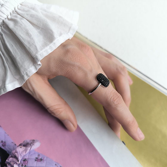 Серебряное кольцо с фианитами