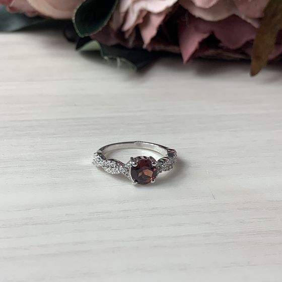 Серебряное кольцо с гранатом 1.319ct