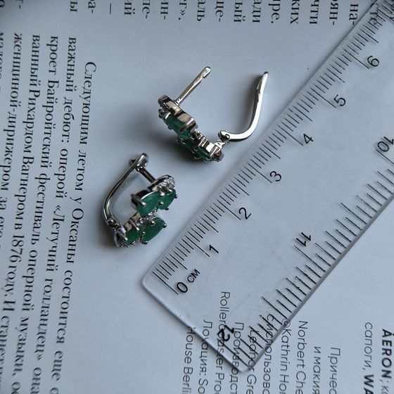 Серебряные серьги с изумрудом 2.622ct