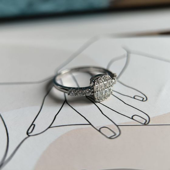 Серебряное кольцо с фианитами