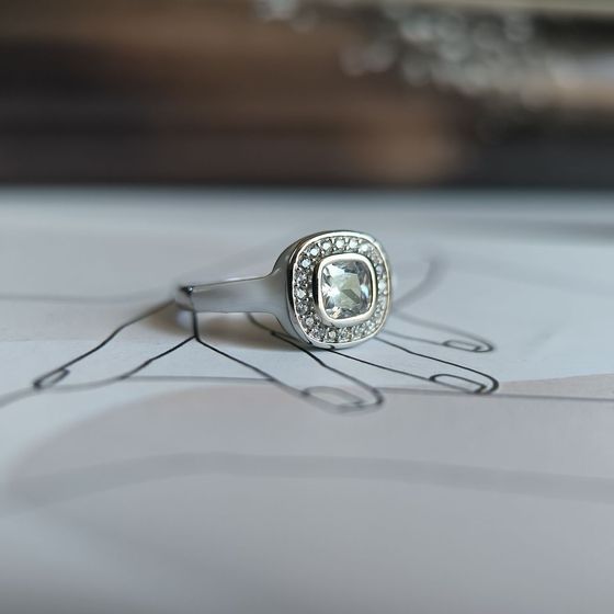 Серебряное кольцо с емаллю, фианитами