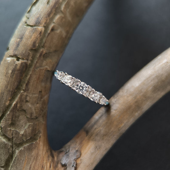 Серебряное кольцо с фианитами