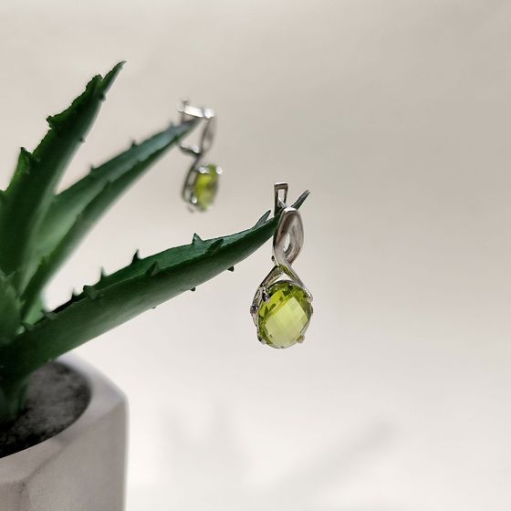 Серебряные серьги с хризолітом 12.975ct, фианитами