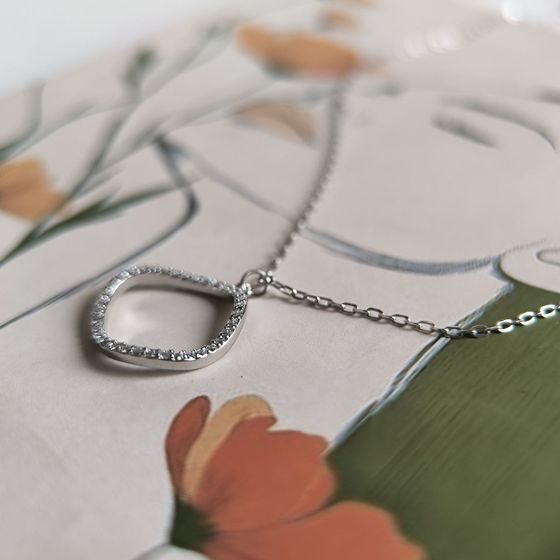 Серебряное колье с фианитами