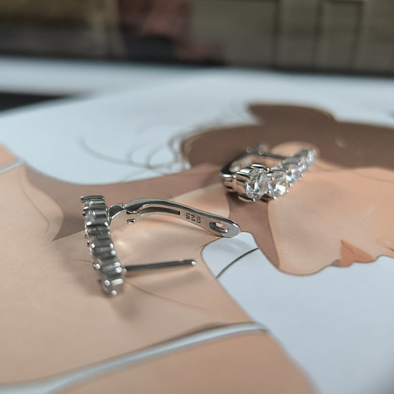 Серебряные серьги с фианитами