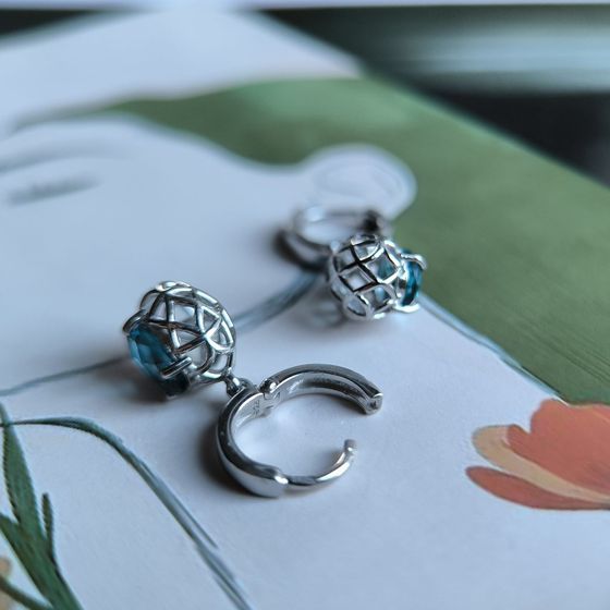 Серебряные серьги с топазом Лондон Блю 1.858ct