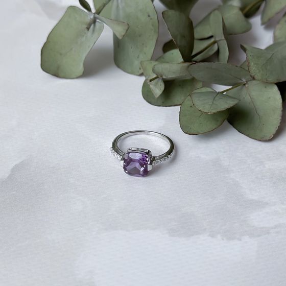 Серебряное кольцо с александритом