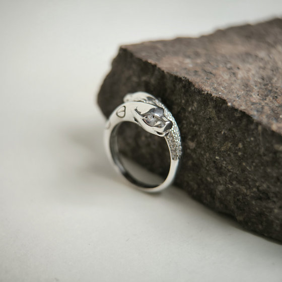 Серебряное кольцо с фианитами