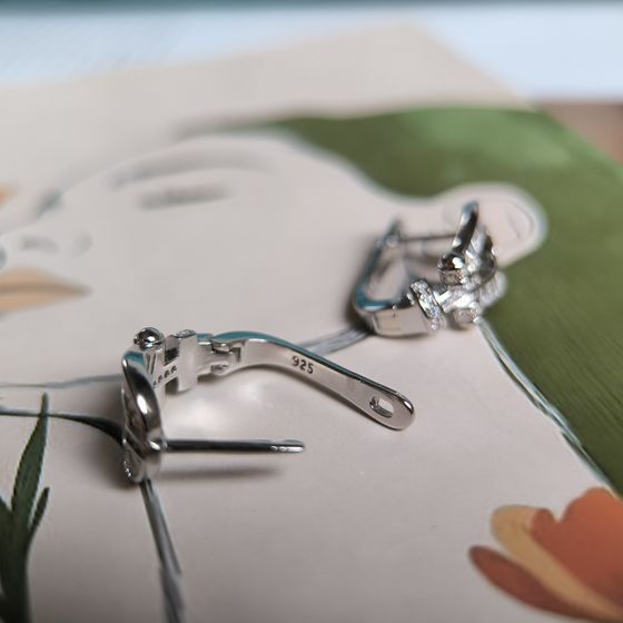 Серебряные серьги с фианитами