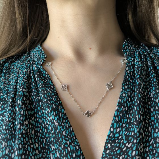 Серебряное колье без камней