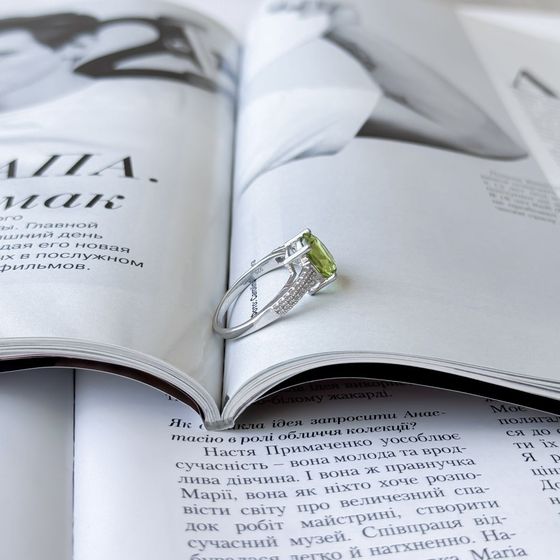 Серебряное кольцо с хризолітом 2.92ct