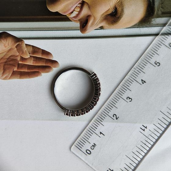 Серебряное кольцо с гранатом