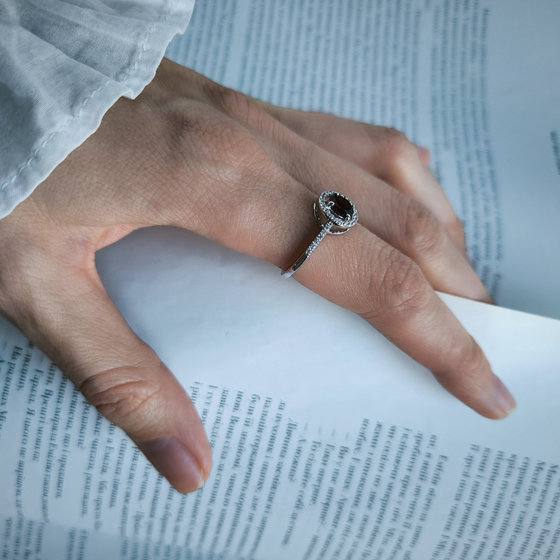 Серебряное кольцо с гранатом