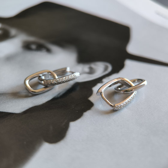 Серебряные серьги с фианитами