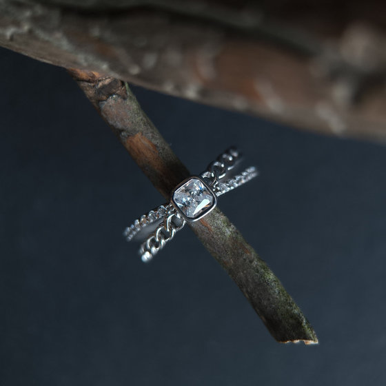 Серебряное кольцо с фианитами