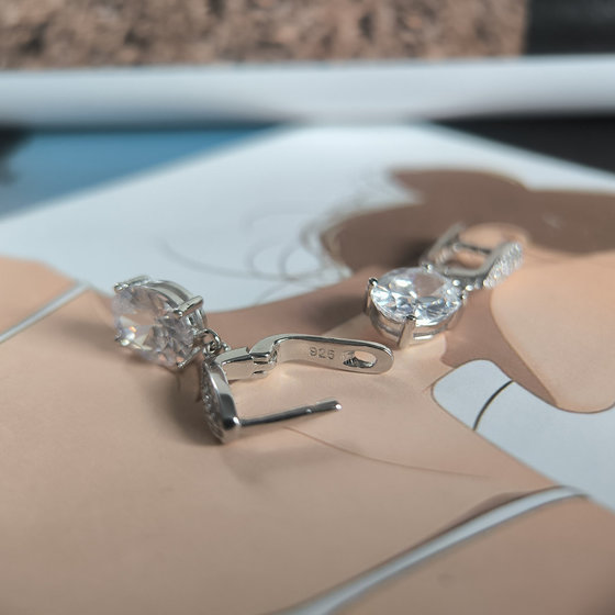 Серебряные серьги с фианитами