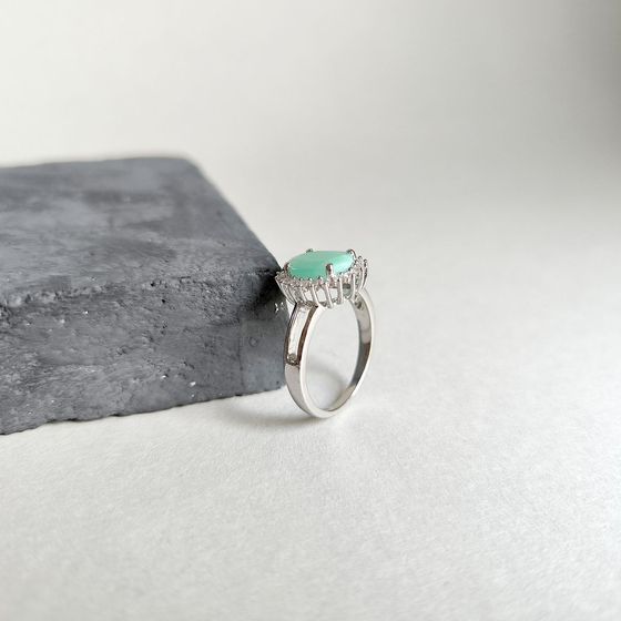 Серебряное кольцо с изумрудом 2.79ct, фианитами
