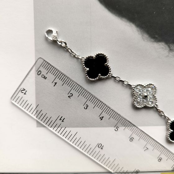 Серебряный браслет с ониксом