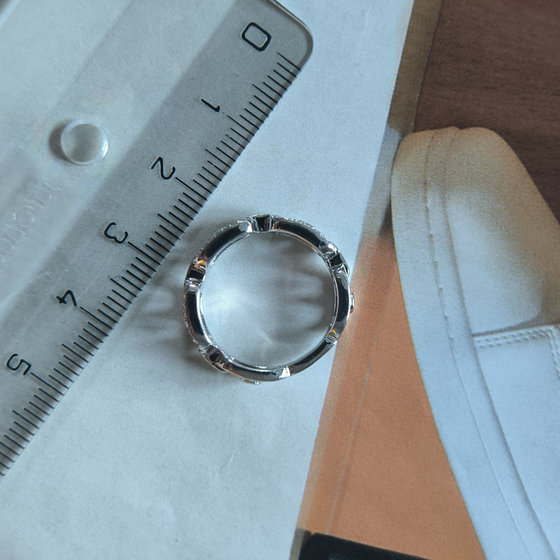 Серебряное кольцо с фианитами