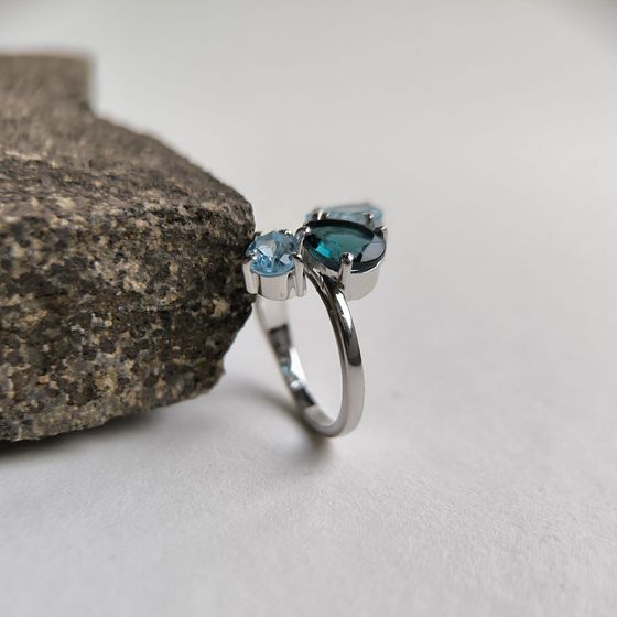 Серебряное кольцо с топазом Лондон Блю 3.913ct, топазом