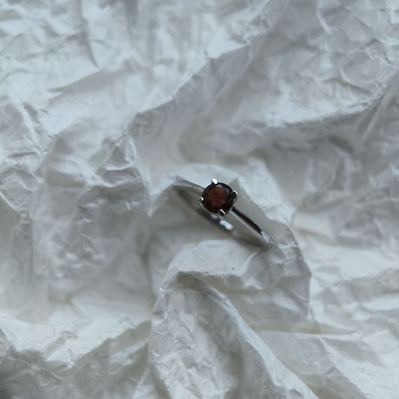 Серебряное кольцо с гранатом 0.594ct