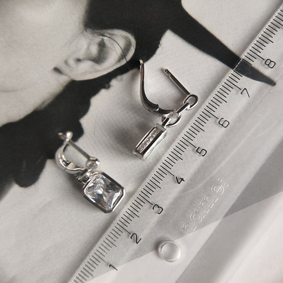 Серебряные серьги с фианитами