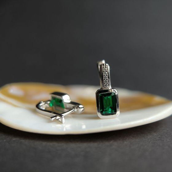 Серебряные серьги с изумрудом nano 8.565ct