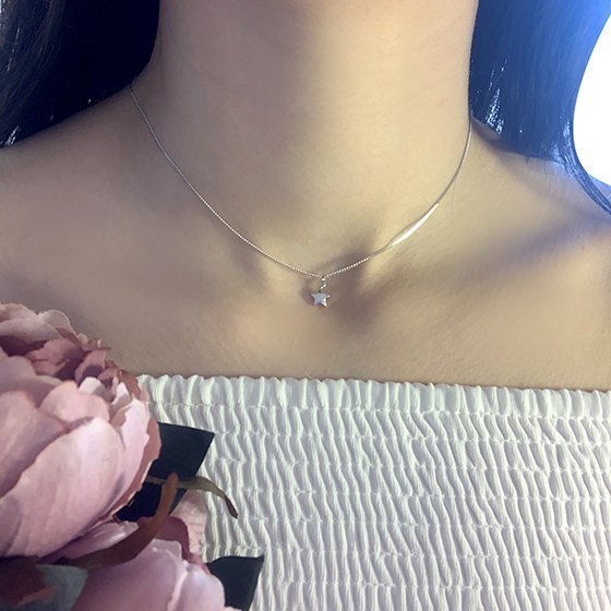 Серебряное колье без камней