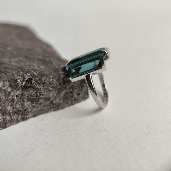 Серебряное кольцо с топазом Лондон Блю 7.378ct