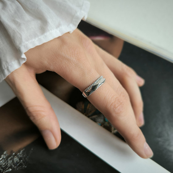 Серебряное кольцо с фианитами 0.35ct