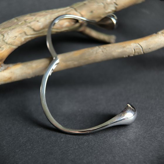 Серебряный браслет без камней