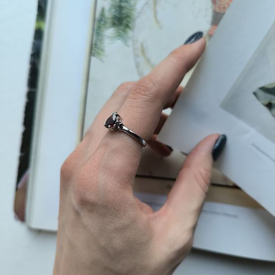 Серебряное кольцо с гранатом 1.483ct