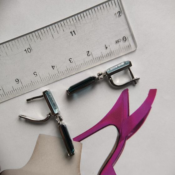 Серебряные серьги с топазом Лондон Блю 9.524ct, топазом, фианитами