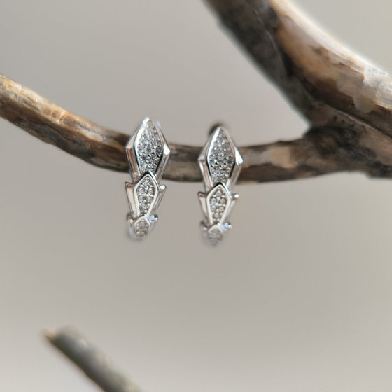 Серебряные серьги с фианитами