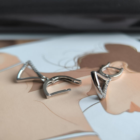 Серебряные серьги с фианитами 0.2ct