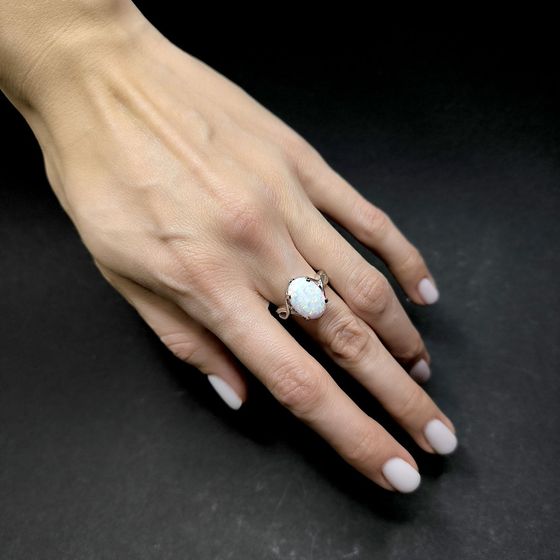 Серебряное кольцо с опалом 2.24ct, фианитами