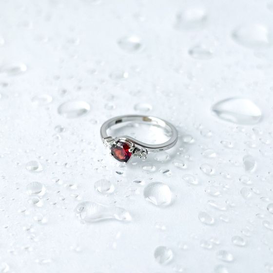 Серебряное кольцо с гранатом 0.656ct