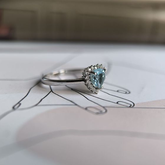 Серебряное кольцо с топазом 1.225ct