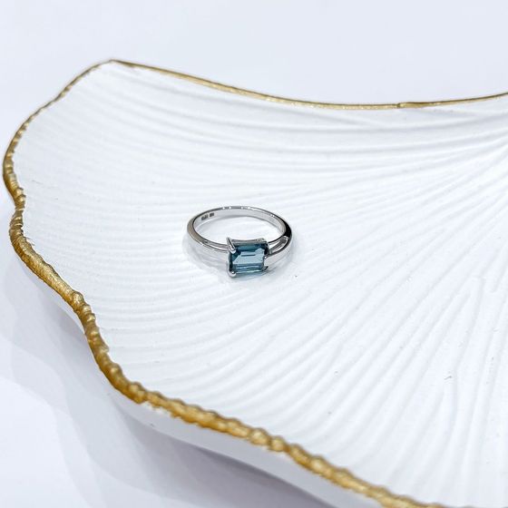 Серебряное кольцо с топазом Лондон Блю 1.283ct