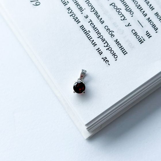 Серебряная подвеска с гранатом 0.587ct
