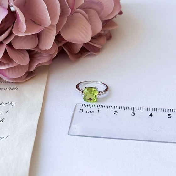 Серебряное кольцо с хризолітом 3.573ct