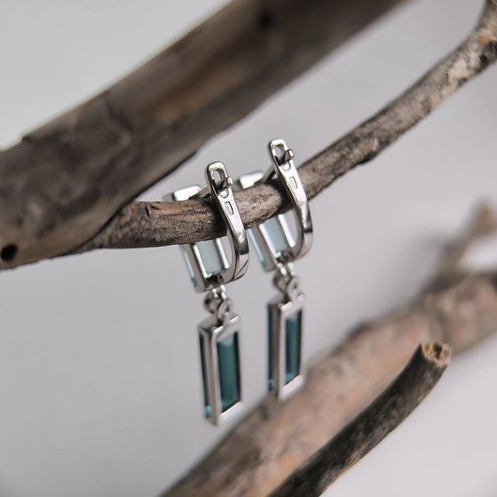 Серебряные серьги с топазом Лондон Блю 9.524ct, топазом, фианитами